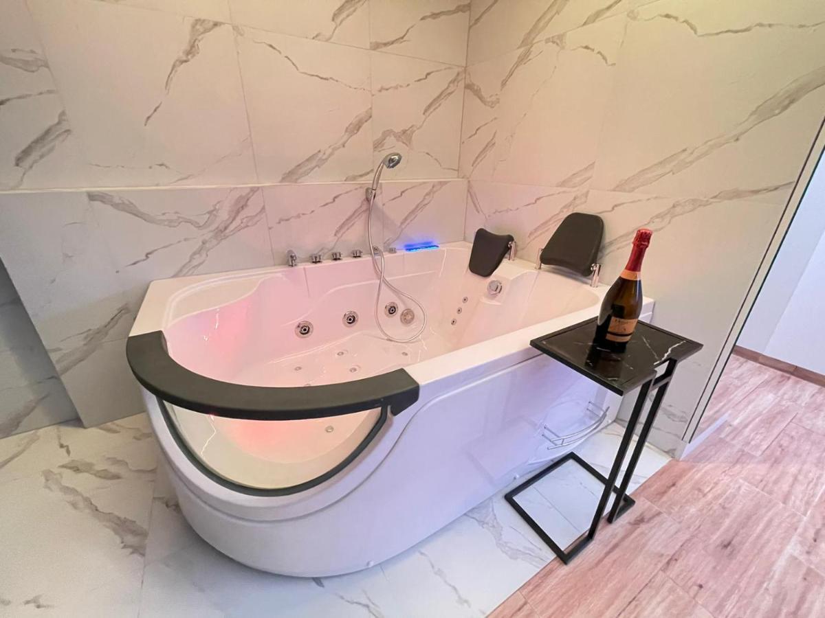 Yourapart Jacuzzi Przy Zamku Krolewskim Warszawa Exteriör bild